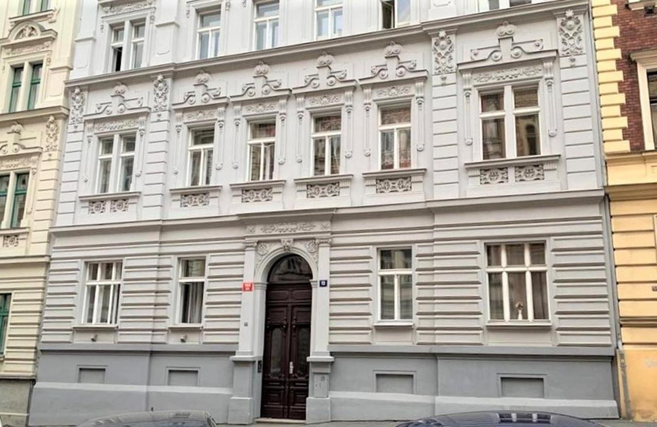 Side Street Apartments Praag Buitenkant foto